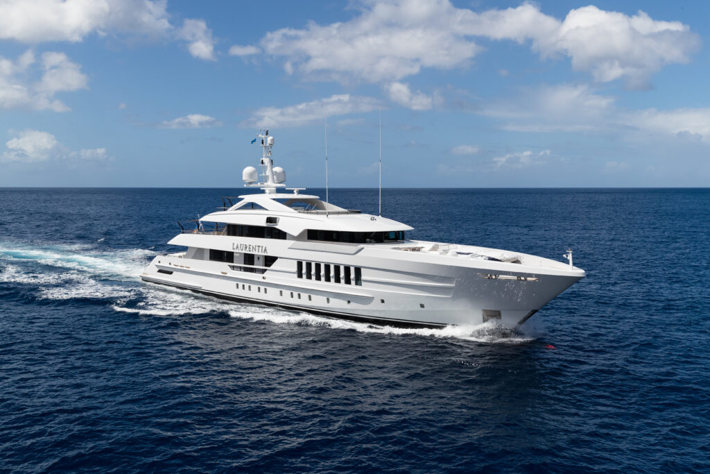 Heesen yachts Laurentia at sea front side view